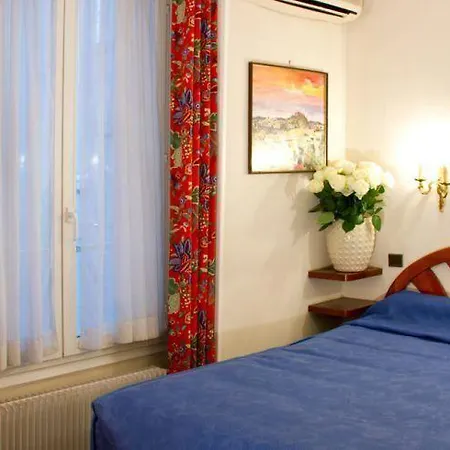 La Sanguine Hotel Paris