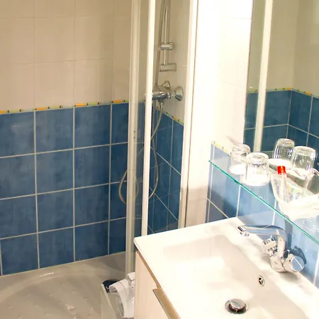 La Sanguine 2* Paris