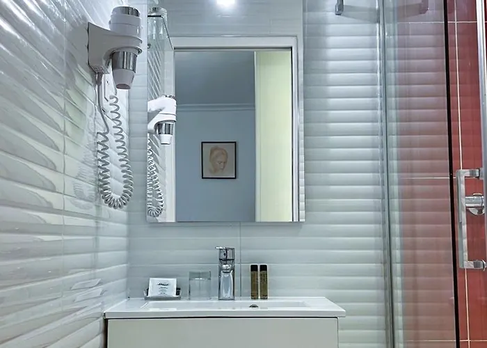 La Sanguine Hotel 2*